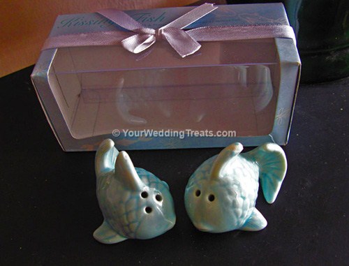 kissing fish salt pepper shakers 