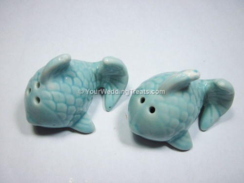kissing fish salt and pepper shakers