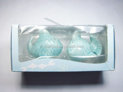 kissing fish salt and pepper shakers