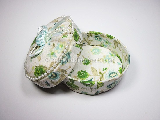 oval shaped white jewelry favor box